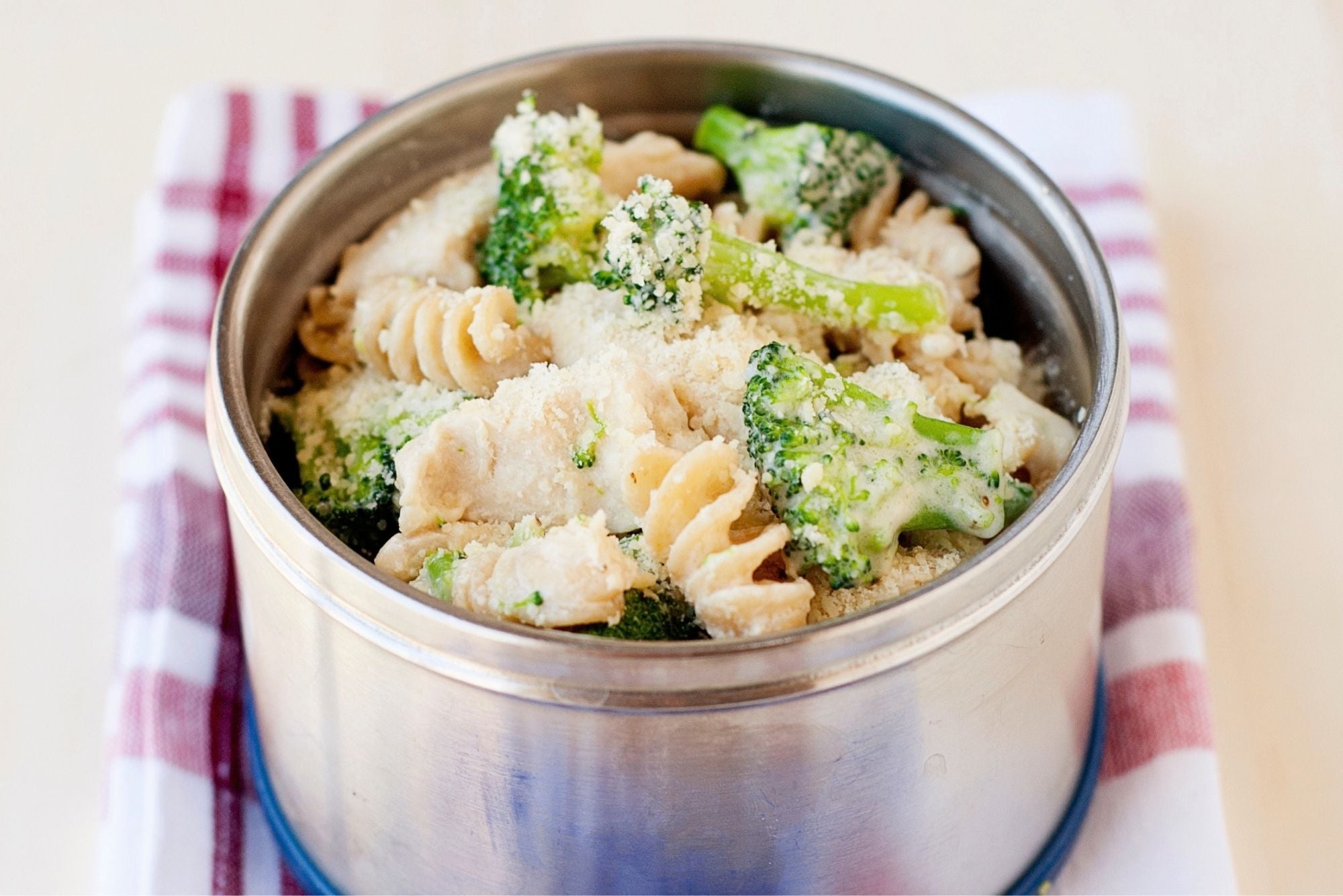 chicken alfredo pasta with broccoli in a thermos