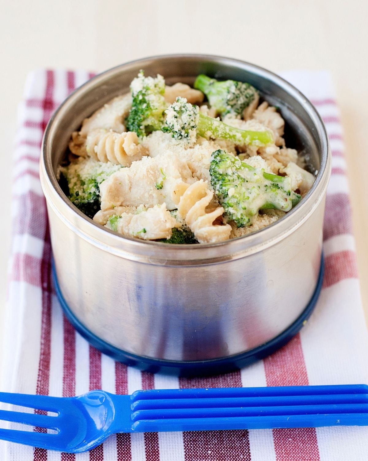 chicken alfredo pasta with broccoli in a thermos