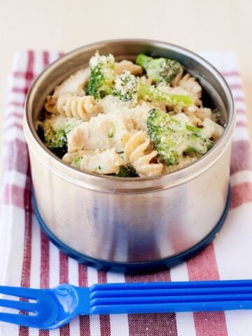 chicken alfredo pasta with broccoli in a thermos