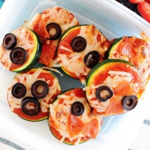 zucchini pizza bites in a school lunch container