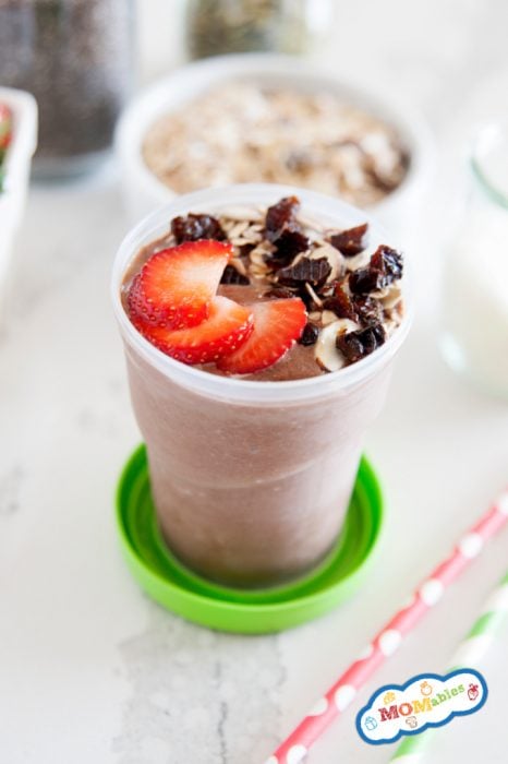 smoothie in a togo container
