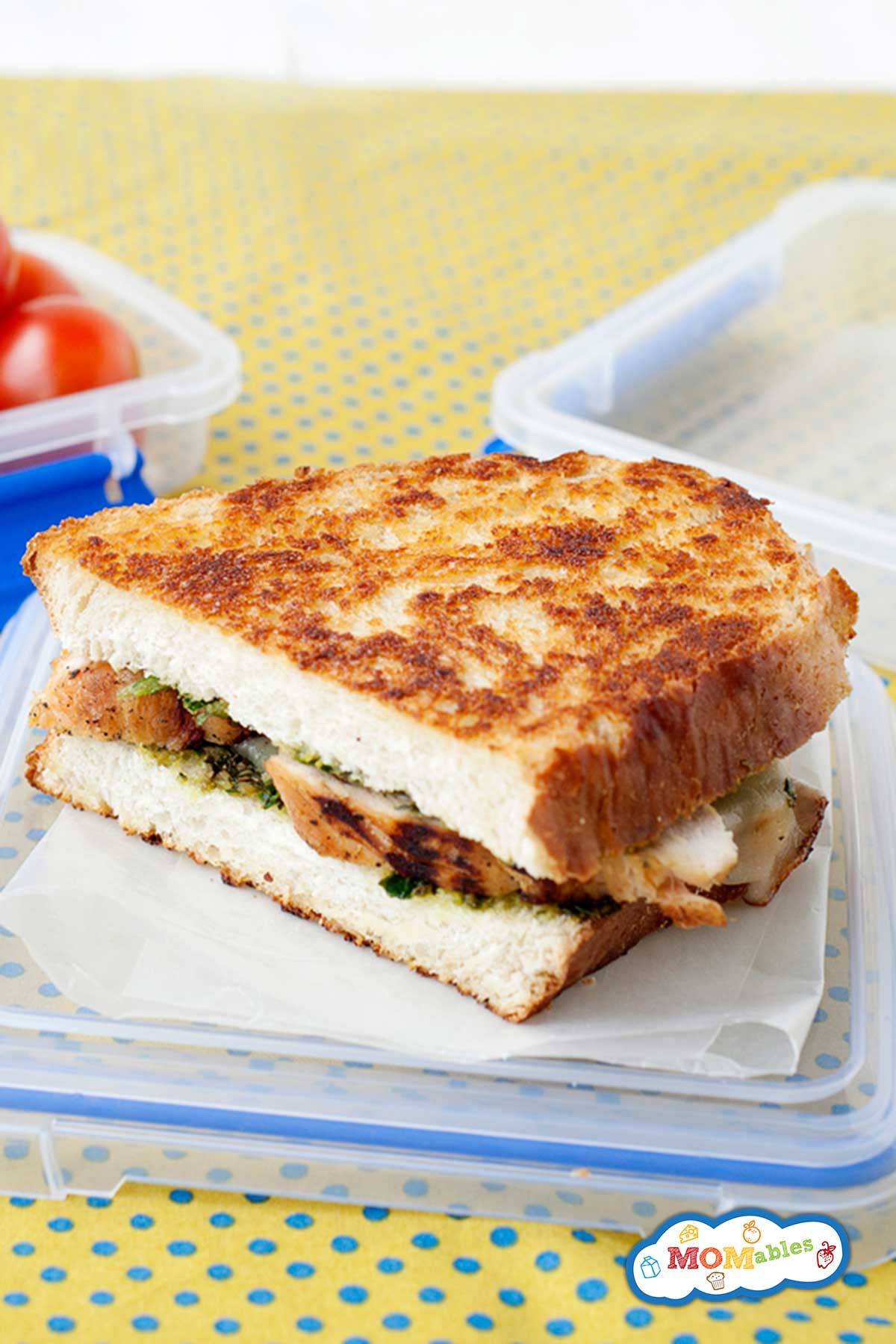 Grilled sandwich with chicken and basil pesto.