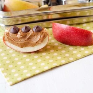 apple slices with peanut butter and chocolate chips